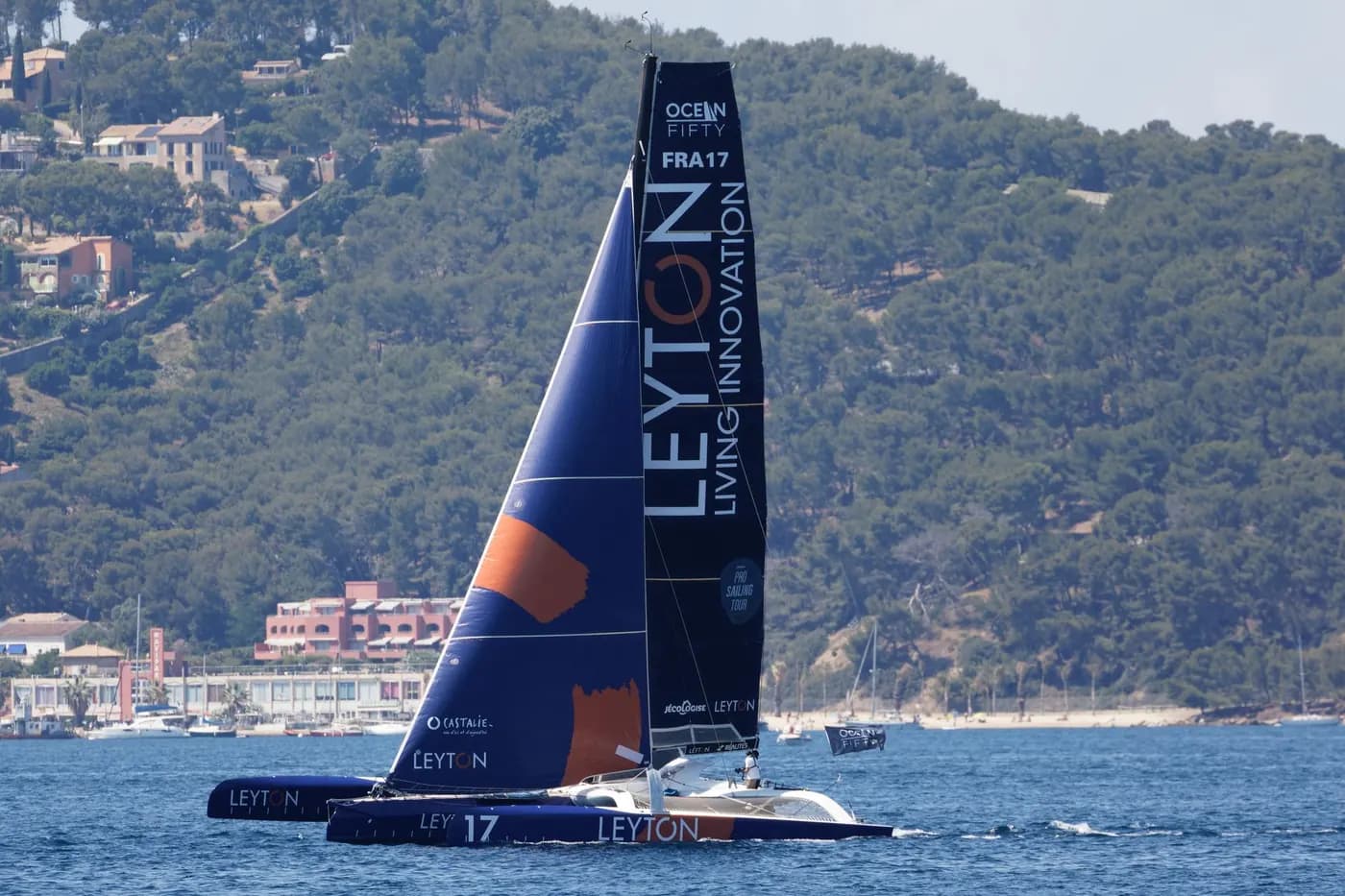 Voile dans la baie de Cannes