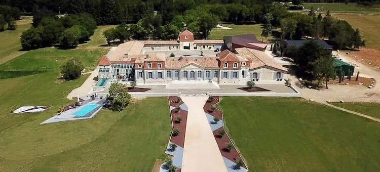 Vue extérieure de Domaine de la Lande Dorée, domaine privatif pour groupes dans son écrin de verdure, Gironde, south of Bordeaux