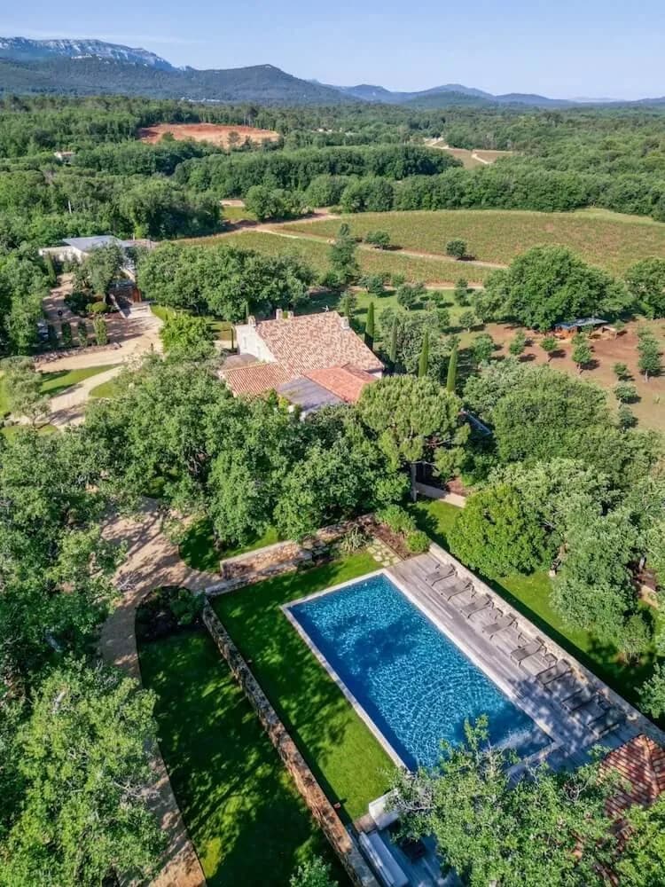 Vue extérieure de Domaine des Chênes Bleus, Var, domaine privatif pour groupes dans son écrin de verdure, Var, north-west of Toulon
