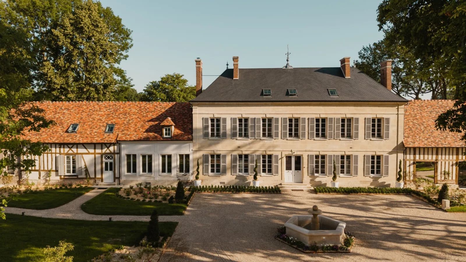 Vue extérieure de Maison des Acacias, Île-de-France, domaine privatif pour groupes dans son écrin de verdure, Île-de-France, west of Paris