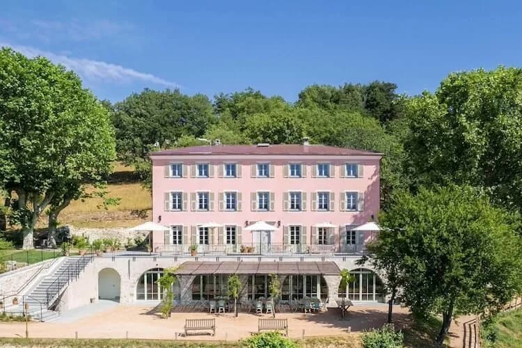 Vue extérieure de Villa des Agrumes, domaine privatif pour groupes dans son écrin de verdure, Alpes-Maritimes, French Riviera