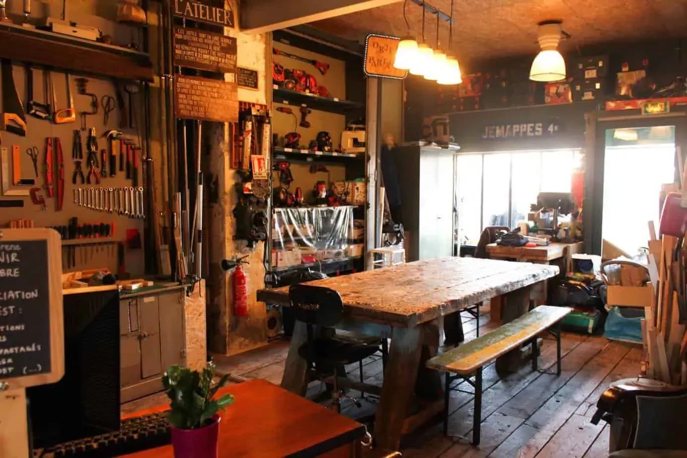 Workshop room in a former railway station, Paris 18e