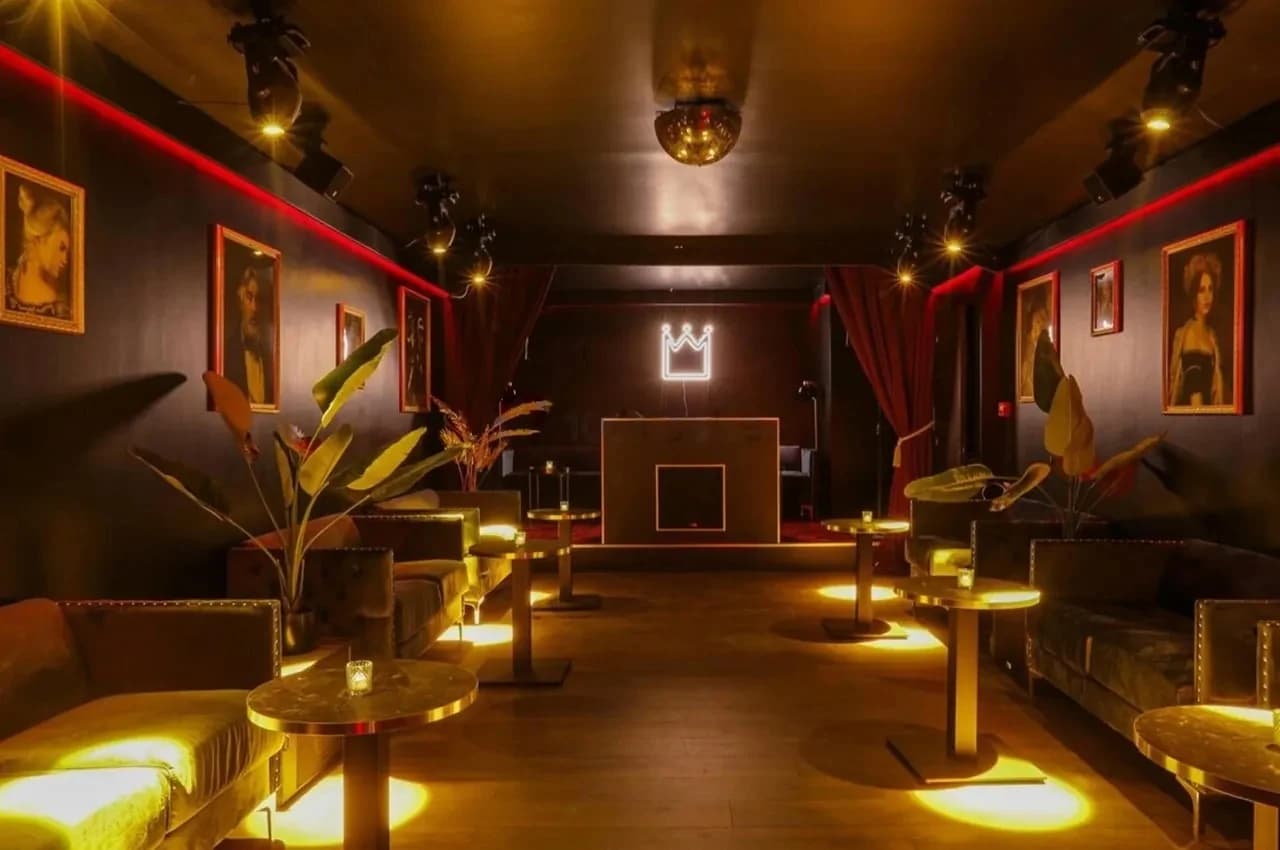 Chez Prince Pigalle, lieu événementiel de caractère pour événements d'entreprise à Paris 9, jusqu'à 300 invités