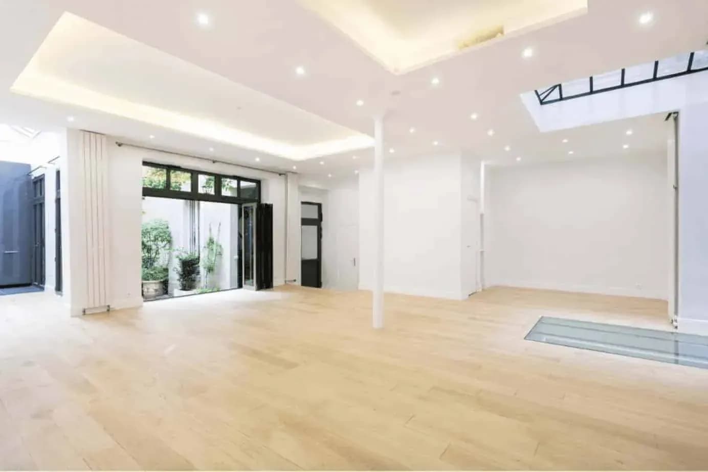 Loft with glass roof and open kitchen