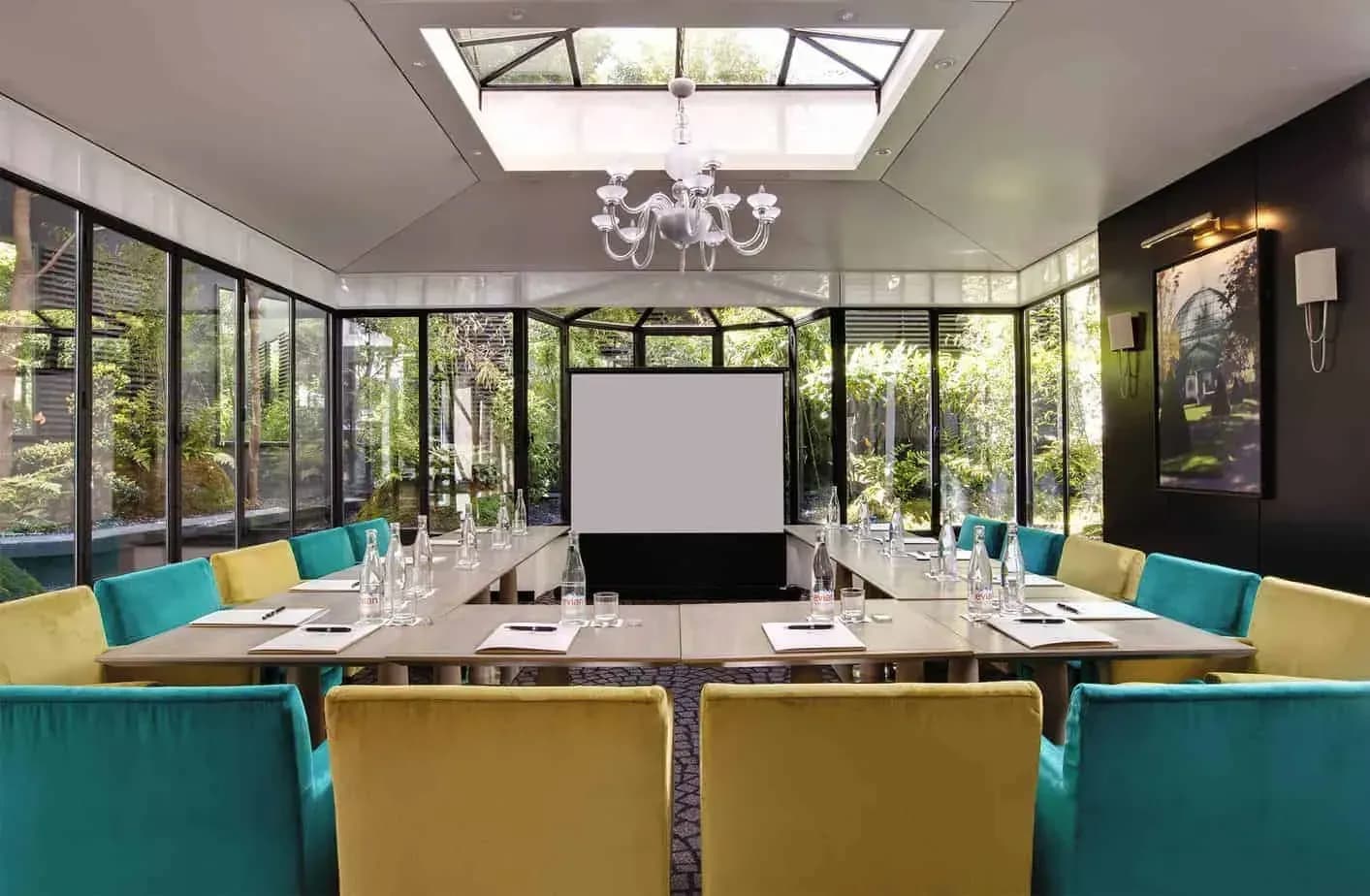 Conservatory Room with Japanese Garden, Paris 16e, main room view