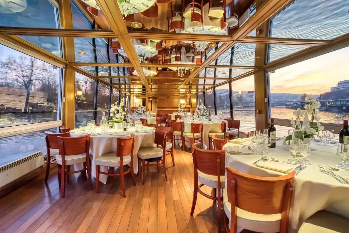 Panoramic Barge, Quai du Point-du-Jour, riverside event venue for corporate events in Boulogne-Billancourt (Hauts-de-Seine), Paris area, up to 80 guests