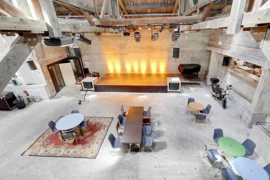 Raw Industrial Hall, Montreuil, unconventional event venue for corporate events in Montreuil (Seine-Saint-Denis), Paris area, up to 120 guests