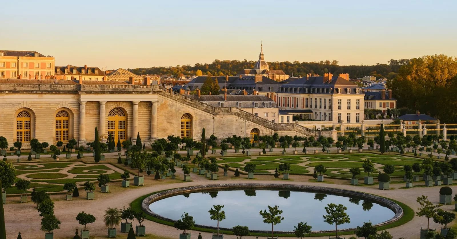 Formal gardens and palace facade of the Château de Versailles, seen from Airelles Château de Versailles, Versailles