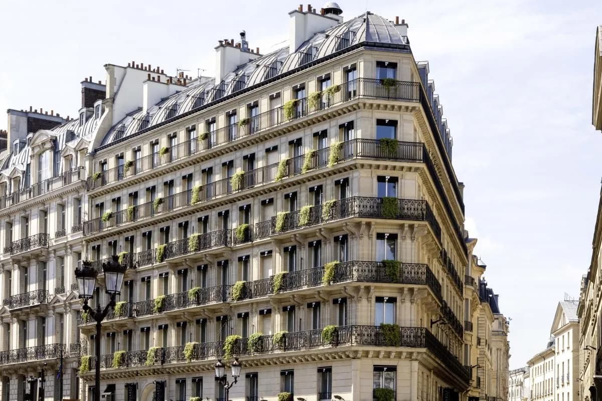 Haussmann-style facade with wrought-iron balconies on a Paris street near Hôtel Edouard VII, 2e arrondissement