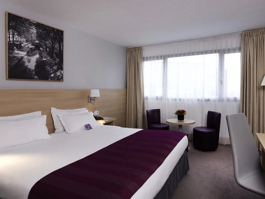 Classic double room at Hotel Mercure Paris 19 Philharmonie La Villette, a hotel with meeting rooms in Paris 19e