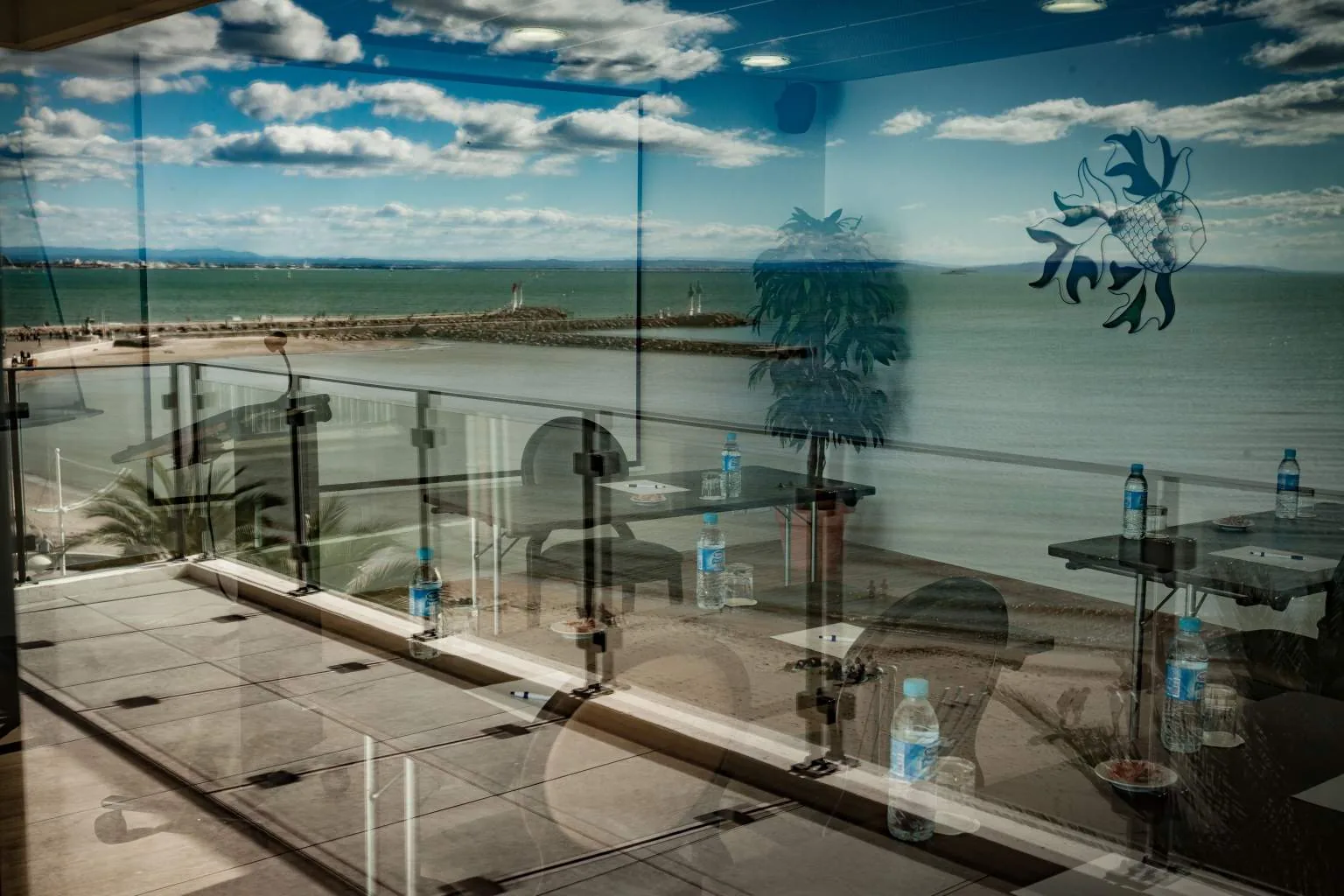 Bright meeting room with large windows and a view over the sea at Splendid Hôtel Camargue