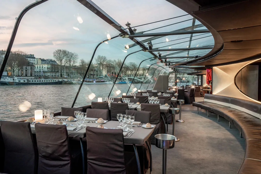 Bateaux Parisiens, group dining and private event venue in Tour Eiffel (7e), Paris – reception setup