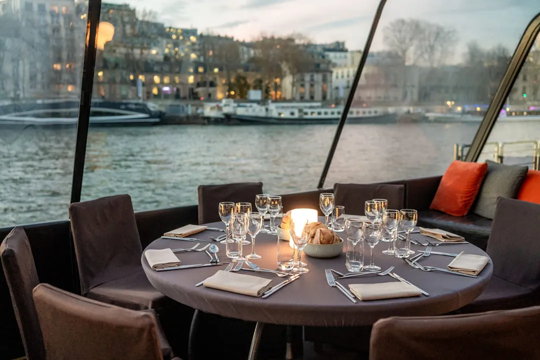 Bateaux Parisiens, group dining and private event venue in Tour Eiffel (7e), Paris – interior view