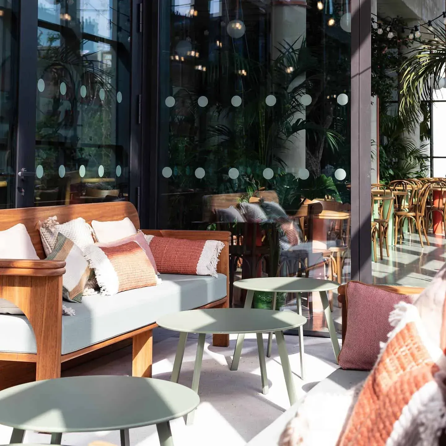 Art Deco Brasserie with Greenery: reception and seminar venue in Paris 4e