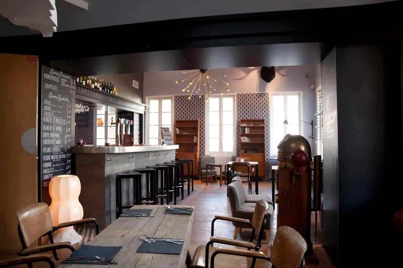Art Deco Brasserie, Place de Stalingrad, baroque event venue for corporate events in Paris 19e, up to 40 guests