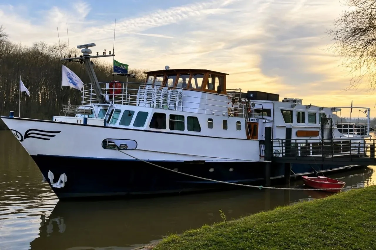 Bateau Le Rêve sur Seine : intérieur et ambiance, Paris 16