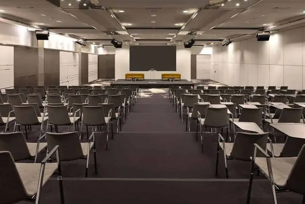 Grande salle de conférence à Bercy, Paris 12e: interior and atmosphere, Paris 12e