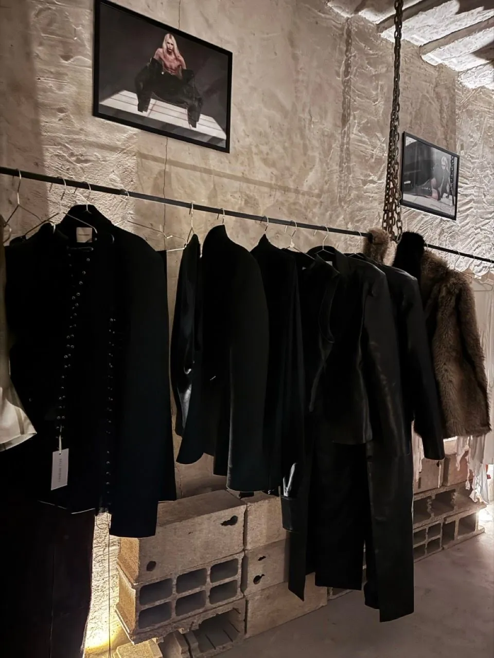 Loft brutaliste rue Quincampoix: interior and atmosphere, Paris 3e