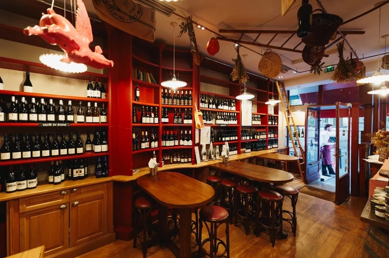 Club Cochon l'Auberge: interior and atmosphere, Paris 9e