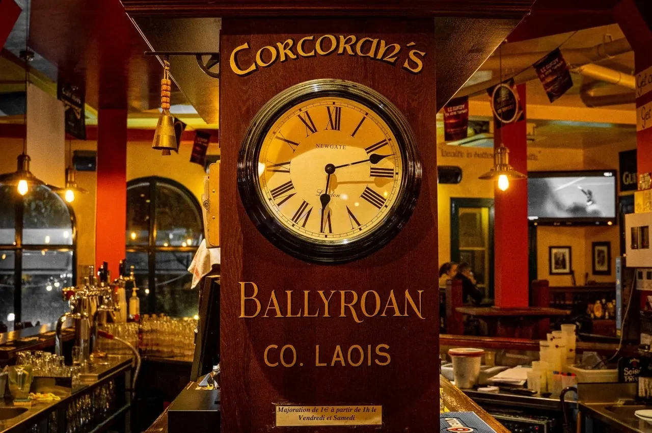 Bar with a clock sign and carved wooden panels