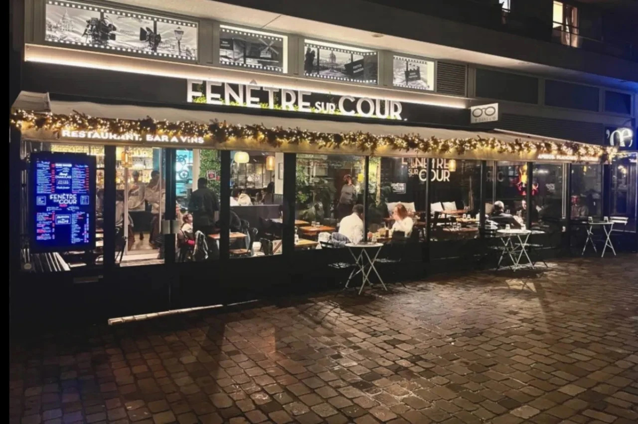 Exterior of the Fenêtre sur cour venue in Bercy Village at dusk