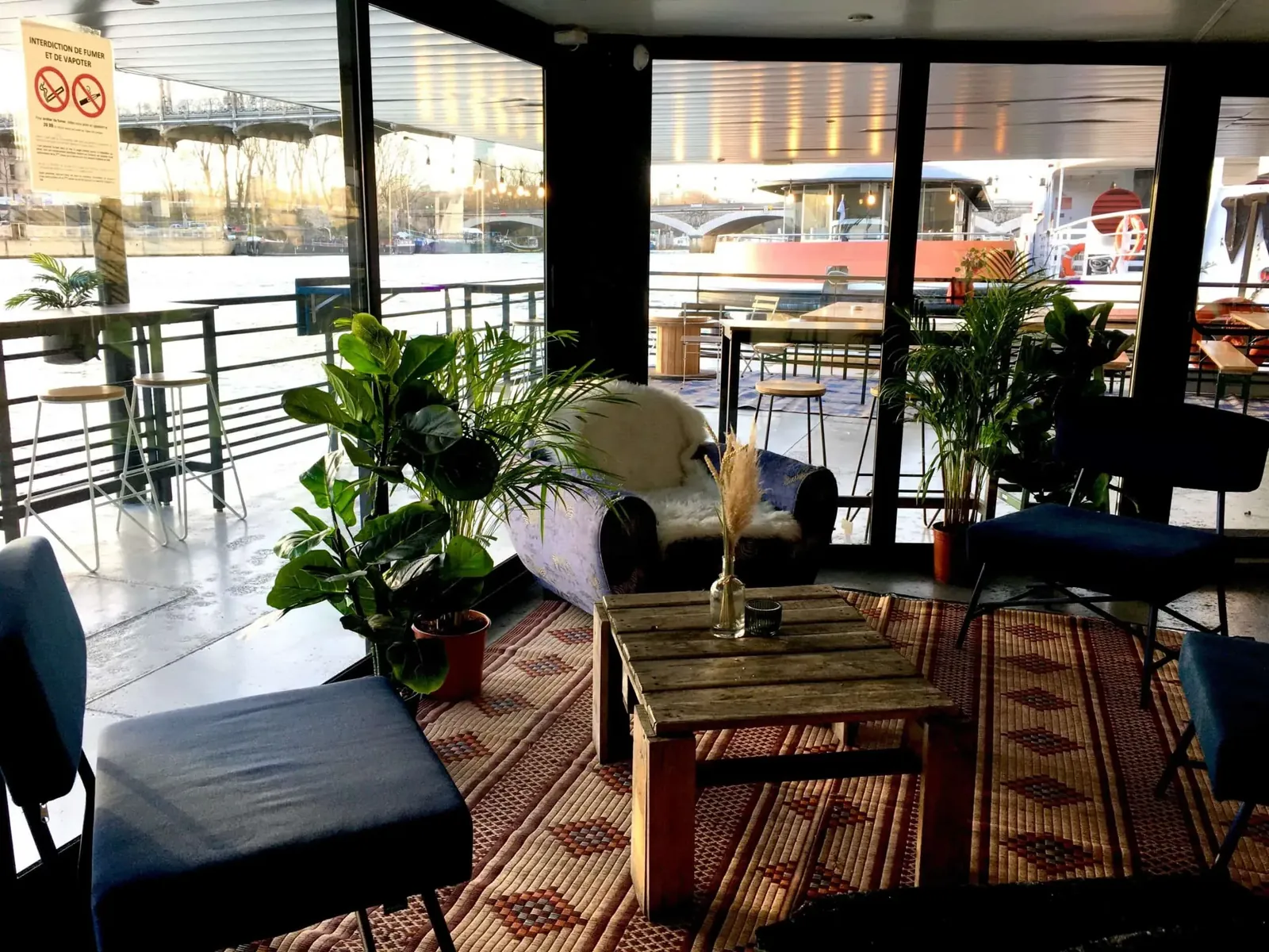 Péniche sur la Seine, port de la Rapée: interior and atmosphere, Paris 12e