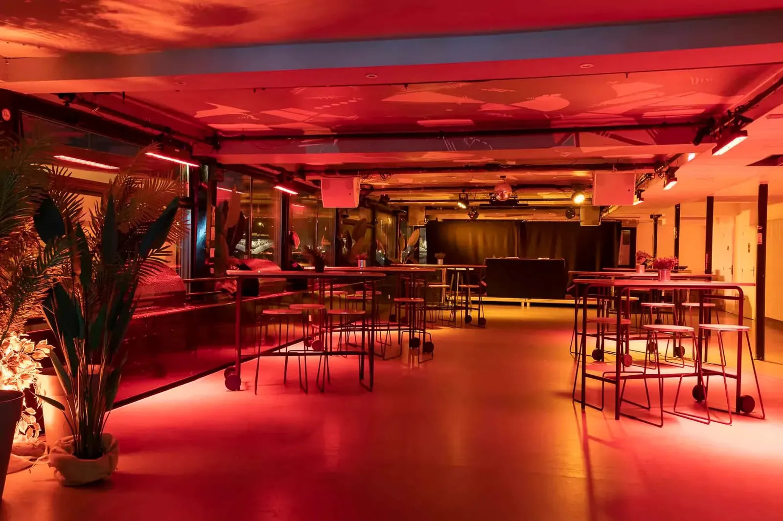 Péniche sur la Seine, port de la Rapée: reception and seminar venue in Paris 12e