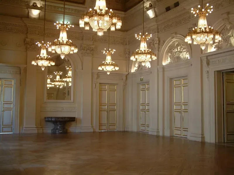 Salle de bal à fresques place de la Bourse : intérieur et ambiance, Paris 2e