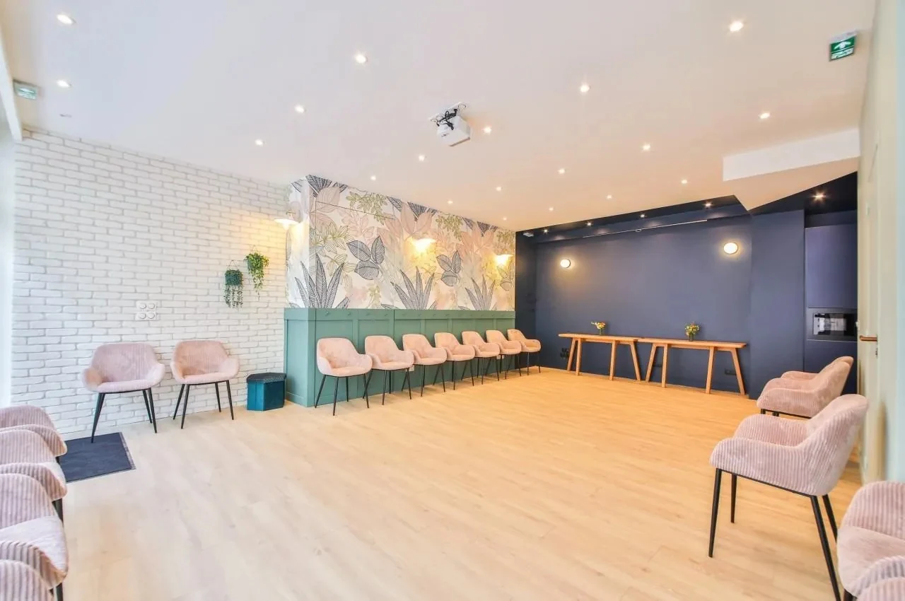 Room set with rows of chairs for a seated presentation