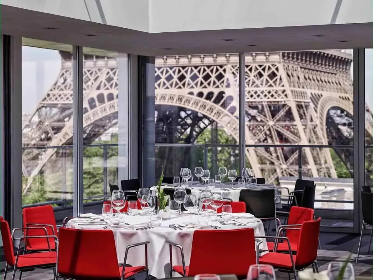 Pavillon vitré avenue de Suffren: interior and atmosphere, Paris 15e