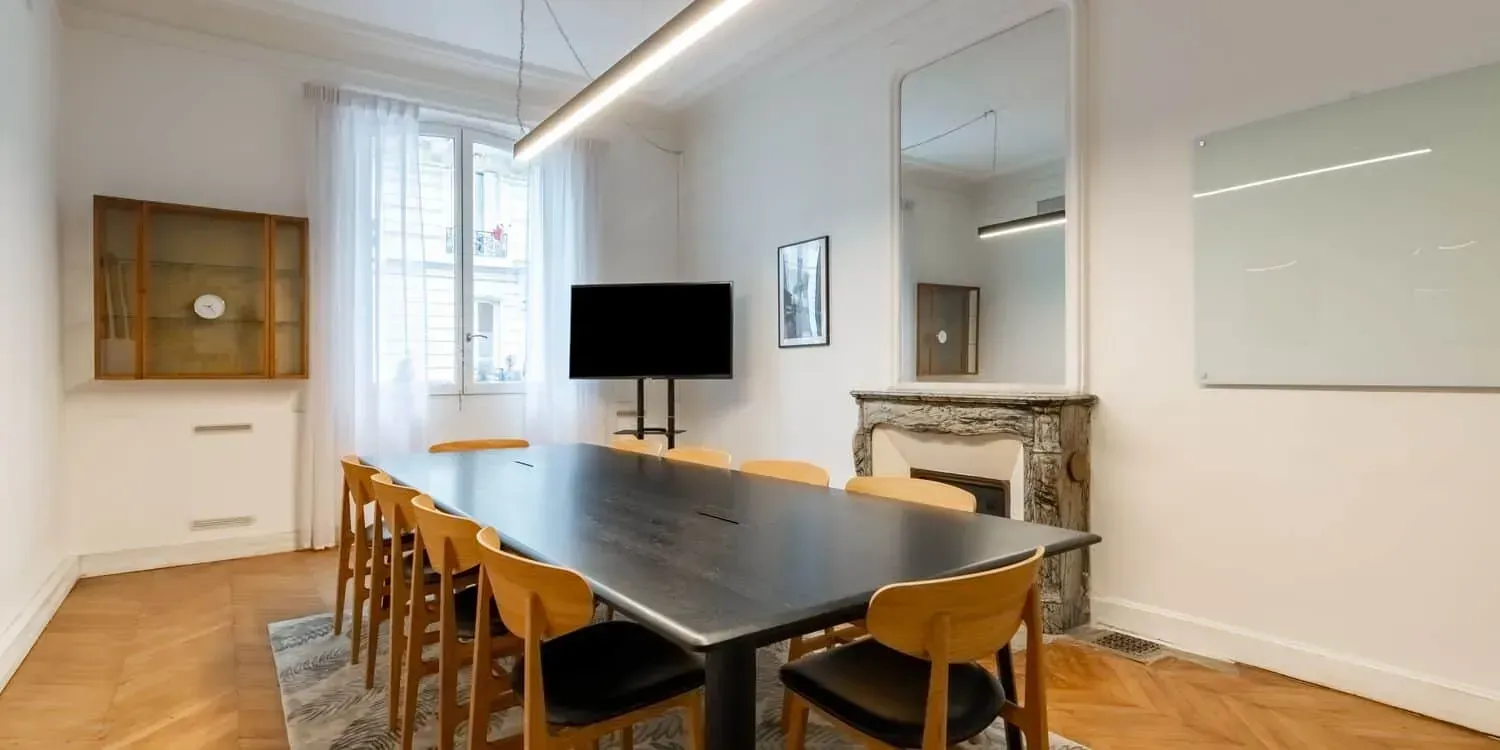 Haussmannian Venue With a Glass Roof, baroque event venue for corporate events in Paris 8e, up to 10 guests