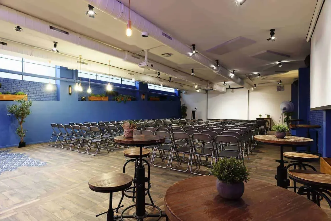 Industrial Chic Venue, Rue des Vinaigriers: interior and atmosphere, Paris 10e