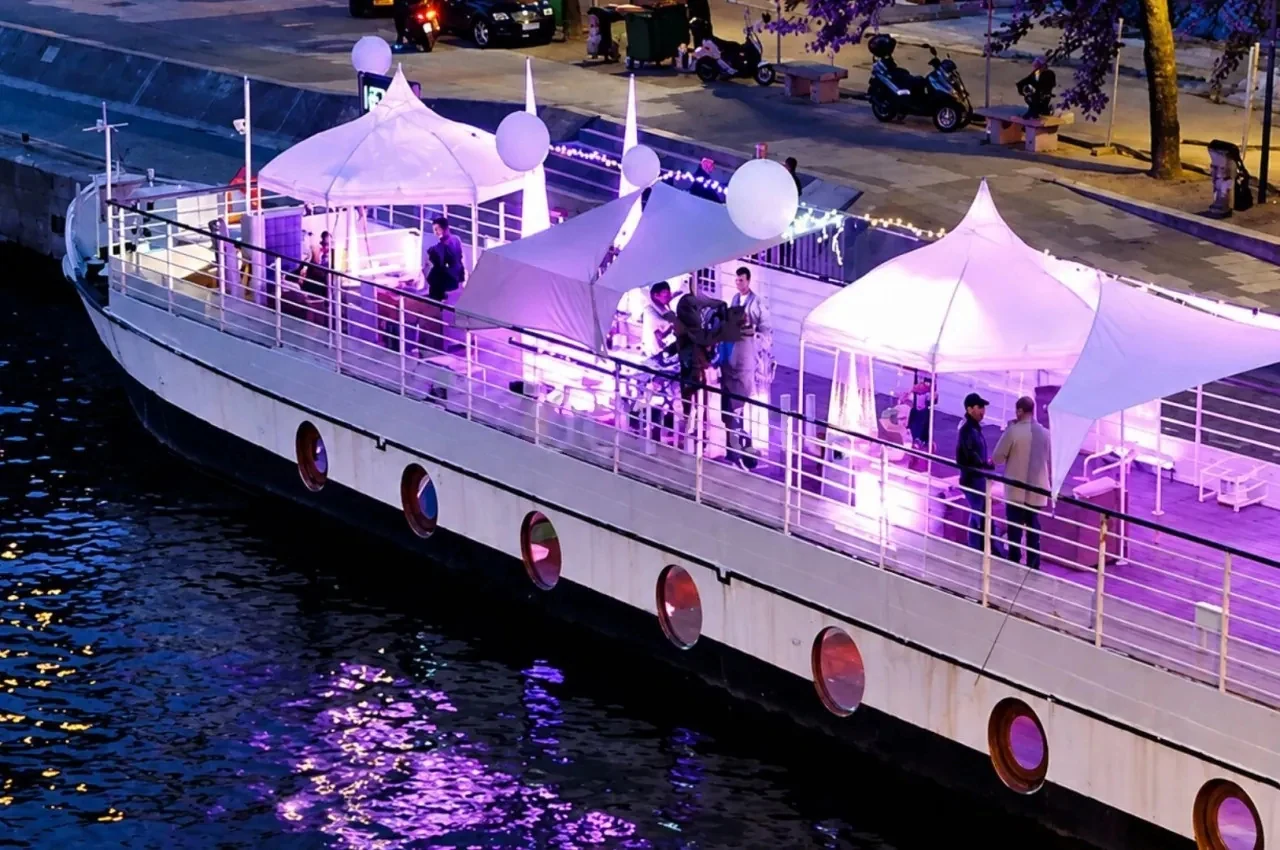 La Péniche Notre Dame de Paris, lieu événementiel sur l'eau pour événements d'entreprise à Paris 5, jusqu'à 60 invités