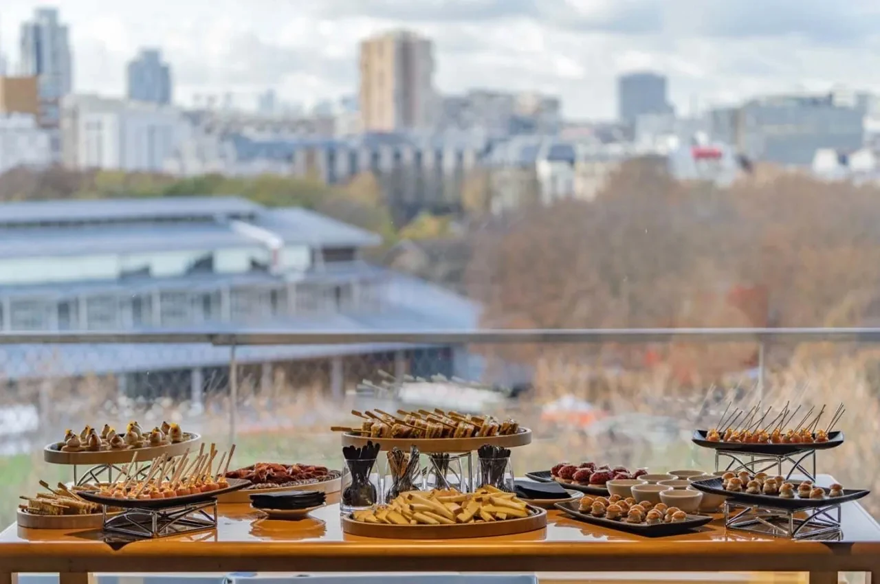 Canapé buffet with a view over the city from L'Envol