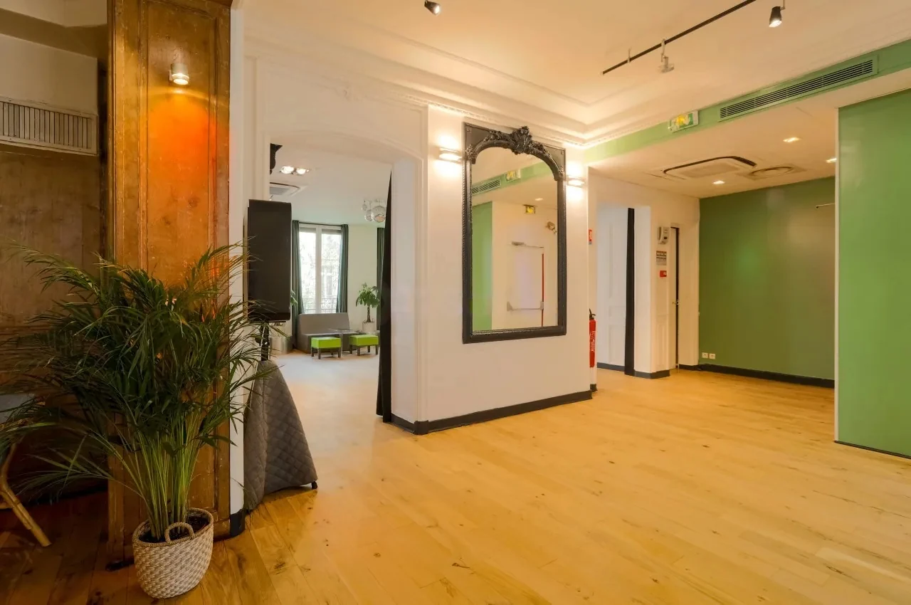 Les Salons Parisiens: interior and atmosphere, Paris 9
