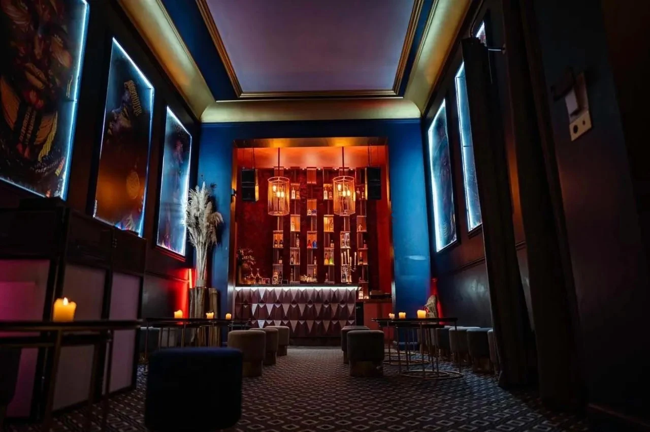 Maison George V: interior and atmosphere, Paris 8e