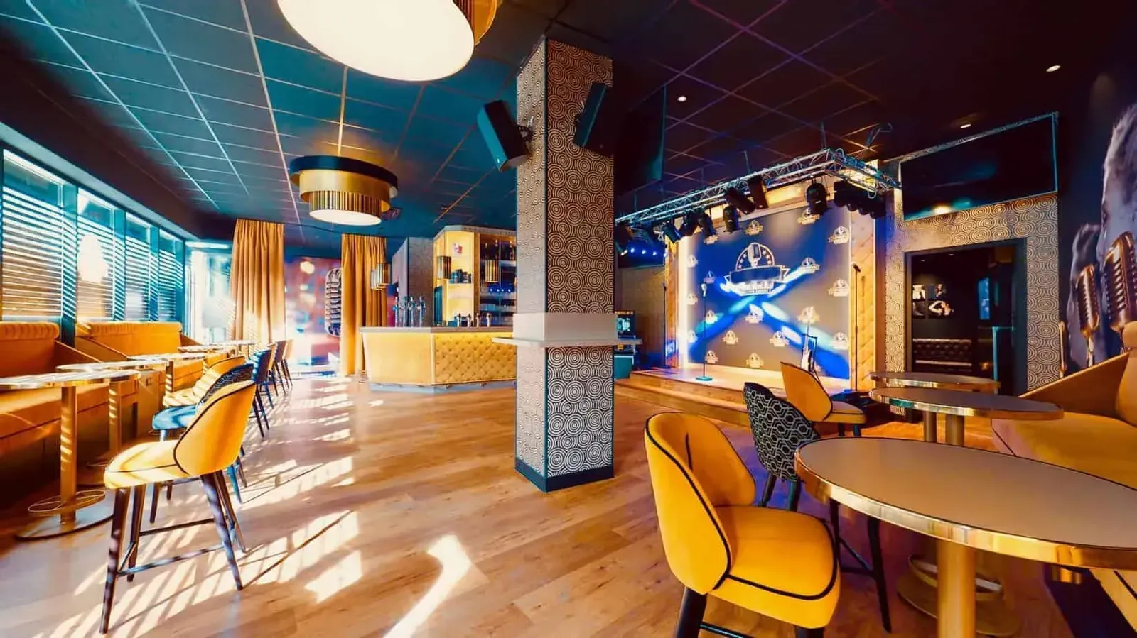 Retro Music Lounge, Paris 17e, main room view