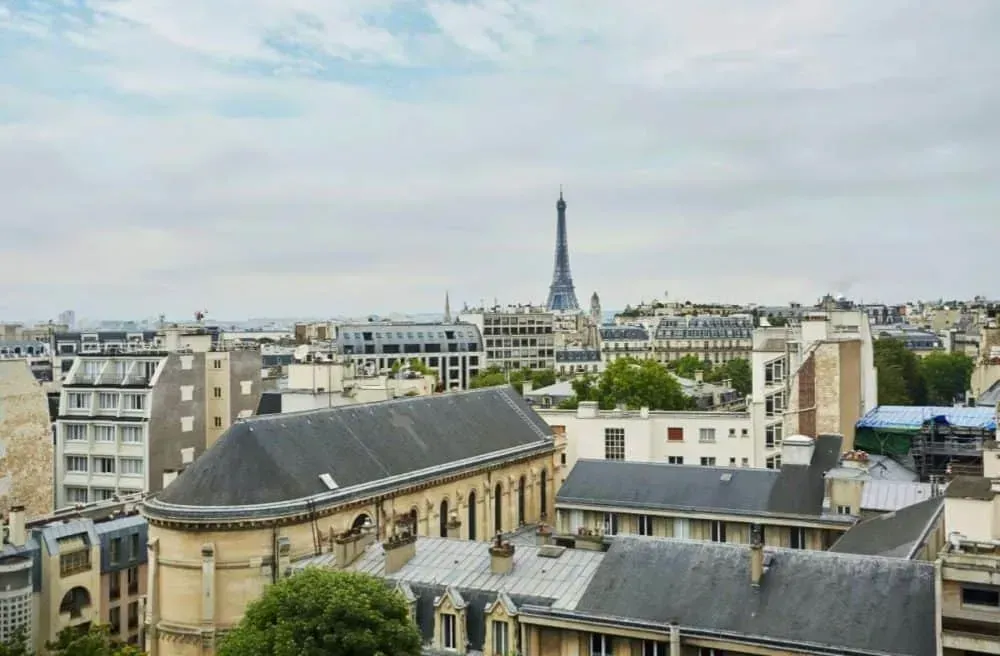 Spiral Staircase Loft with Eiffel Tower Views: reception and seminar venue in Paris 8e