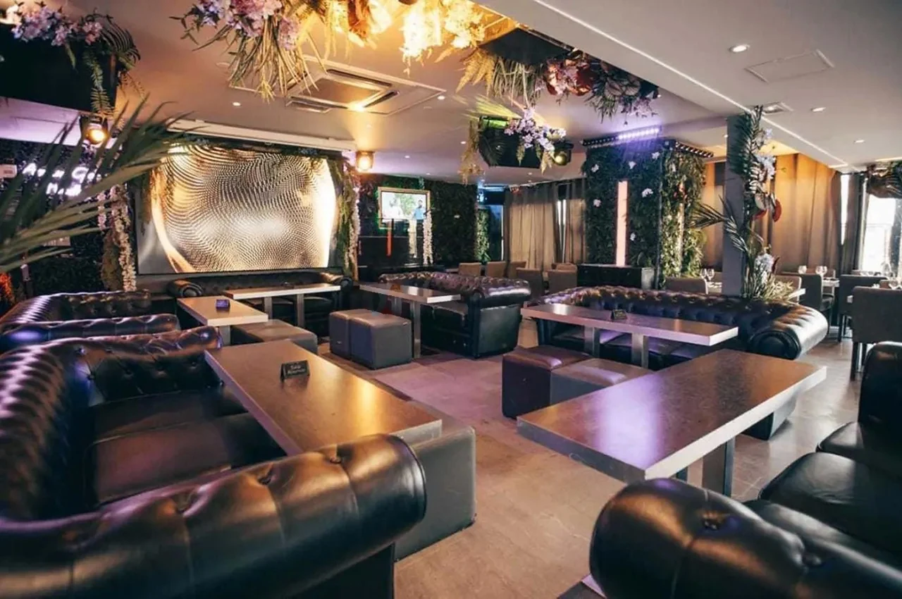 Tout Le Monde En Parle Montparnasse: interior and atmosphere, Paris 15