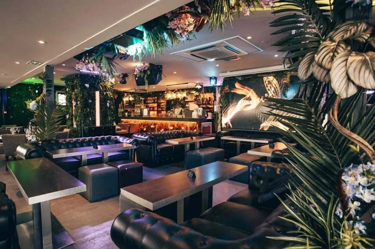 Tout Le Monde En Parle Montparnasse, unconventional event venue for corporate events in Paris 15, up to 200 guests